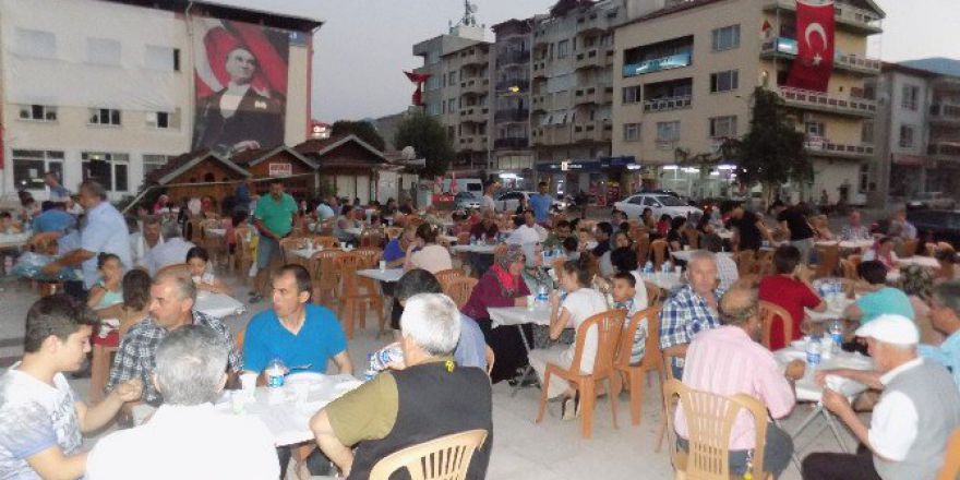 Karacasu Sydv’den Demokrasi Nöbetinde Pilav Ayran İkramı