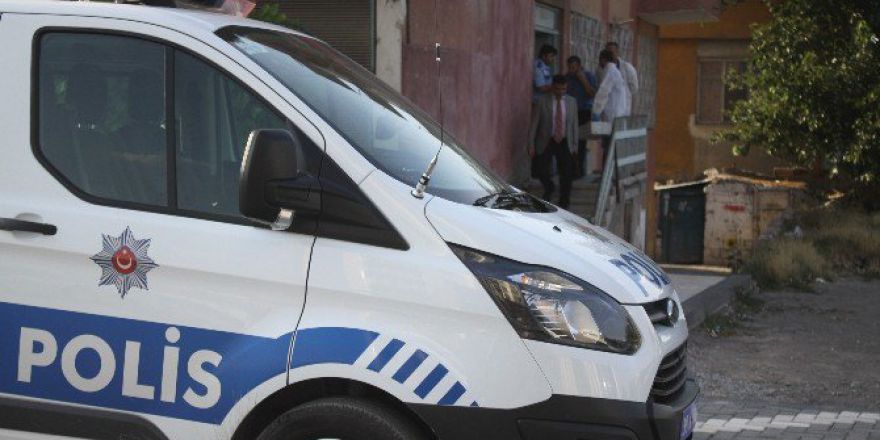 Genç Kadın Kendini Asarak İntihar Etmek İstedi