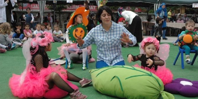 Lisesi Öğrencilerinden Çocuk Şenliği Etkinliği