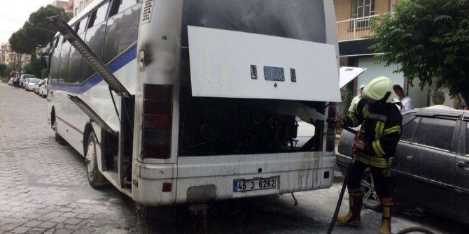 Seyir Halindeki İşçi Servisi Alev Aldı