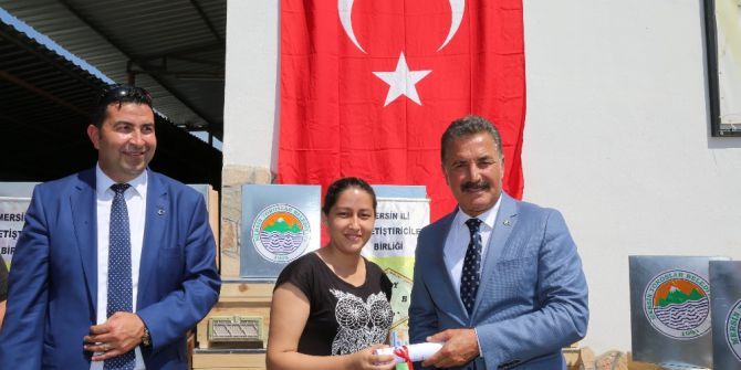 Toroslar’da Girişimci Vatandaşlara 60 Adet Arı Kovanı Dağıtıldı