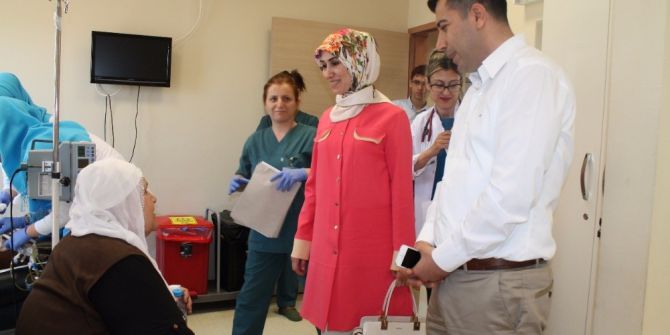 Bayan Erin’den Kemoterapi Gören Hastalara Ziyaret