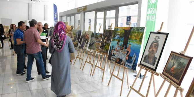 Ressamlar Aileyi Çizdi