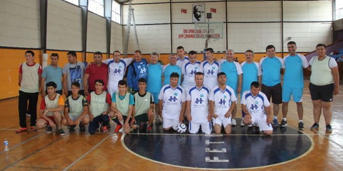 Fethiye’de Protokol Özel Sporcularla Futsal Oynadı