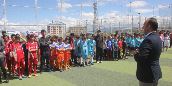 Ağrı’da Beşiktaş Futbol Okulu Turnuva Düzenledi