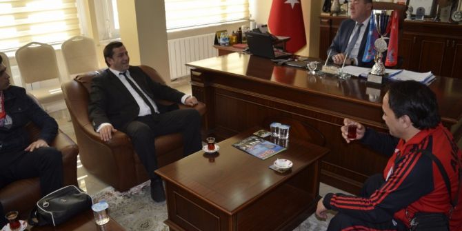 Voleybol Takımından Tekin’e Ziyaret