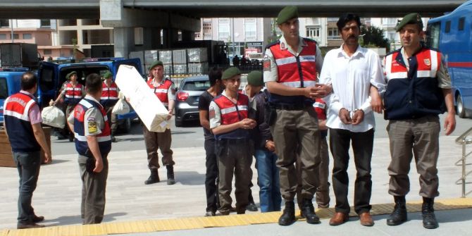 Evin Çevresine Şişelerle Alarm Sistemi Kuran Uyuşturucu Tacirleri Kaçamadı