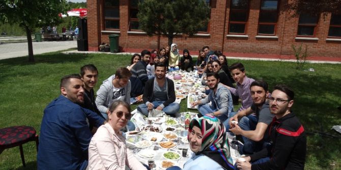 Domaniç’te Öğrencilere Mangal Partisi