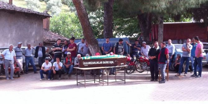 Tazyikli Su Boğazını Delmişti, Gözyaşlarıyla Toprağa Verildi