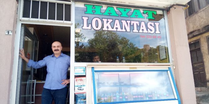 Yoksul Vatandaşlara Ücretsiz Yemek Vererek Aile Geleneğini Devam Ettiriyor