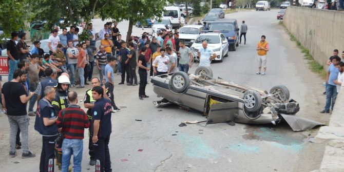 Otomobil Alt Yola Uçtu: 2 Yaralı