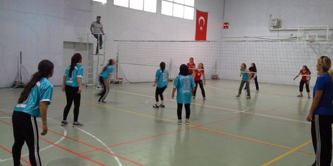 Selendi’de Futbol Ve Voleybol Şampiyonası