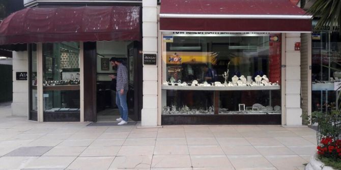 Metro Çalışmasında Kuyumcuya Çıkan 7 Metrelik Tünel Bulundu