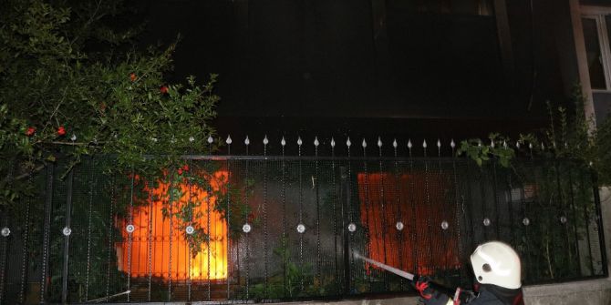 Adana’da Müstakil Ev Benzin Dökülerek Ateşe Verildi