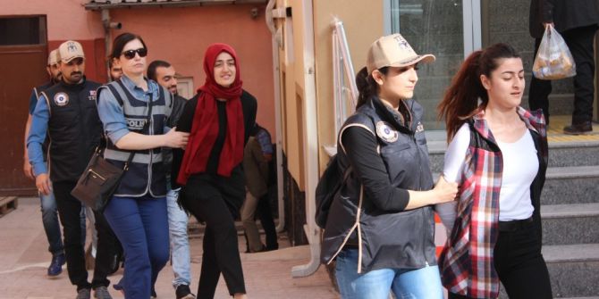 Pkk Operasyonunda Gözaltında Olan 15 Öğrenci Adliyeye Sevk Edildi