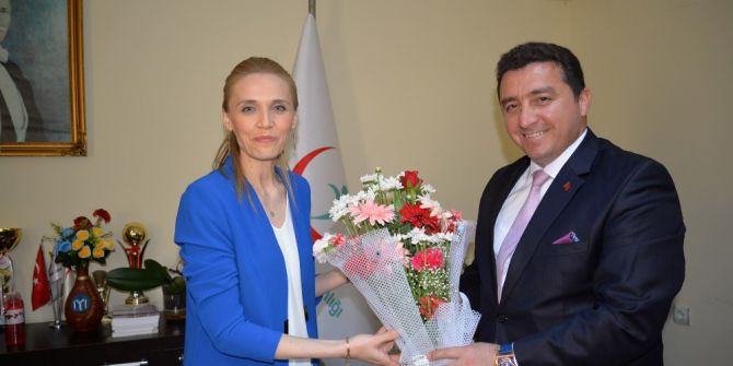 Başkan Bakıcı’dan Hemşirelere Çikolatalı Kutlama