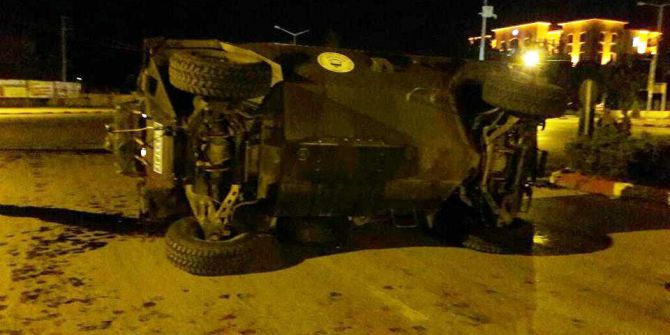 Askeri Araç İle Otomobil Çarpıştı: 7’si Asker 9 Yaralı