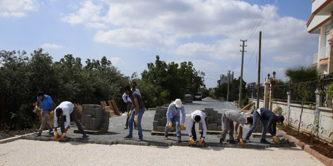Yeşilbayır Ve Düzlerçamı Mahallelerine Kilit Taşı Döşeniyor