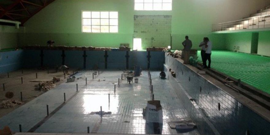 Yüzme Havuzunda Çalışmalar Devam Ediyor