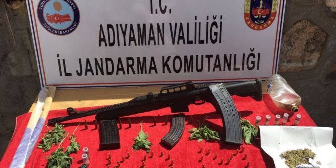 Jandarma Silah Ve Uyuşturucu Ele Geçirdi