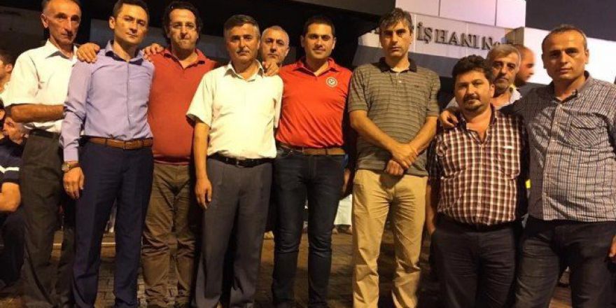 Yağmur Altında Demokrasi Nöbetine Devam Ettiler