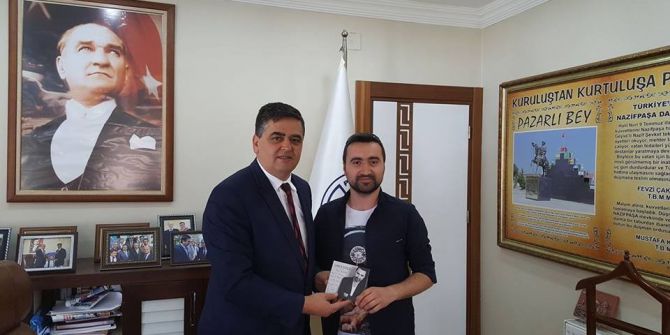 Pazaryerili Yerel Sanatçı Başkan Yalçın’la Bir Araya Geldi