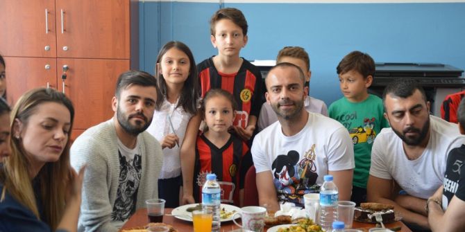 Eskişehirsporlu Futbolcular Miniklerin Misafiri Oldular