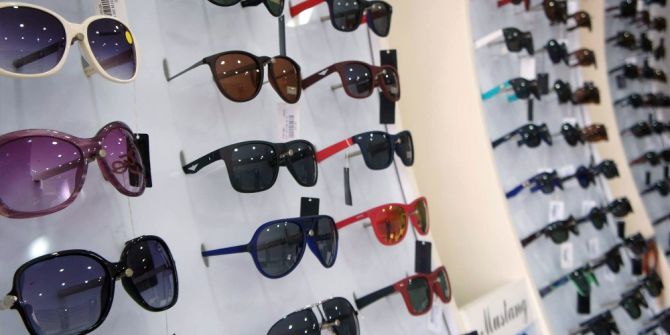 Taklit Gözlüklerdeki Tehlikeye Dikkat