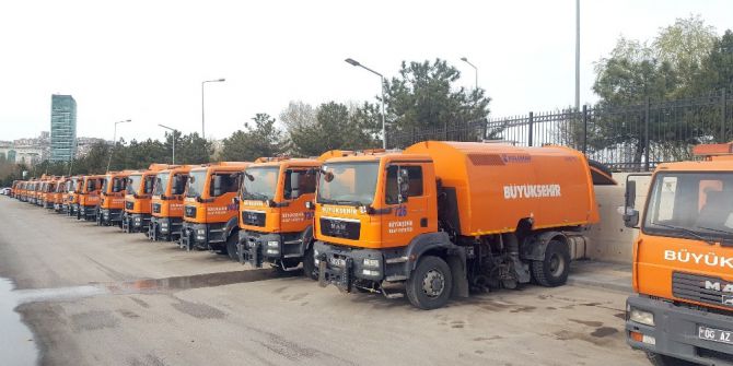 Günlük 6 Bin 500 Kilometre Yol Temizliyorlar