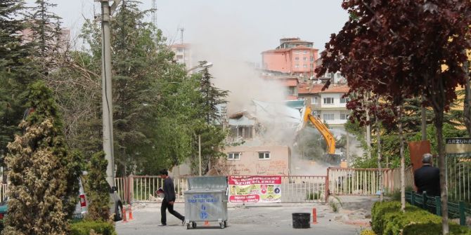 38 Yıllık Devlet Hastanesi Yıkılıyor