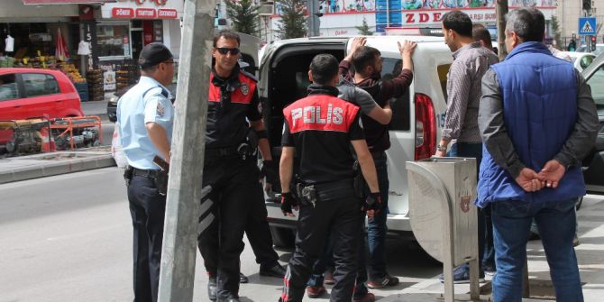 Polislerden ‘Huzurlu Sokaklar’ Uygulaması