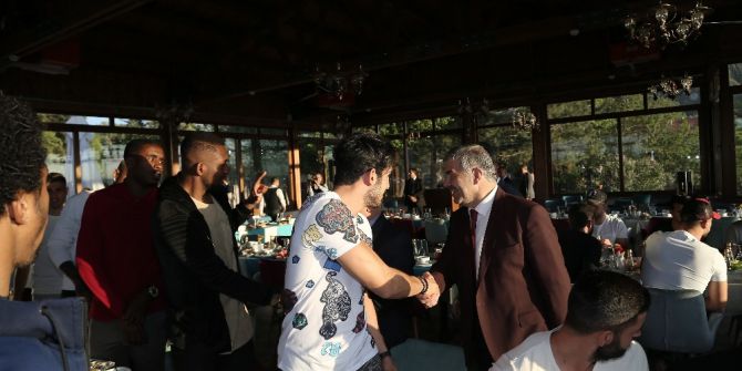 Şehrin Başkanı Şehrin Takımıyla