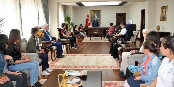 Vali Tapsız, Başarılı Öğrencileri Ödüllendirdi