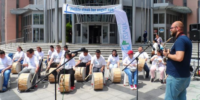 Ritim Grubunun Gösterisine Büyük İlgi