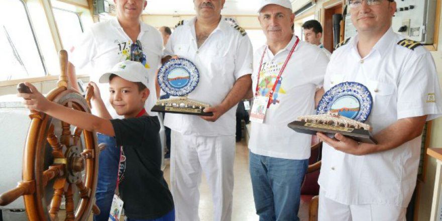 Dünya Gençliği “Barış Ve Demokrasi” Turunda Buluştu