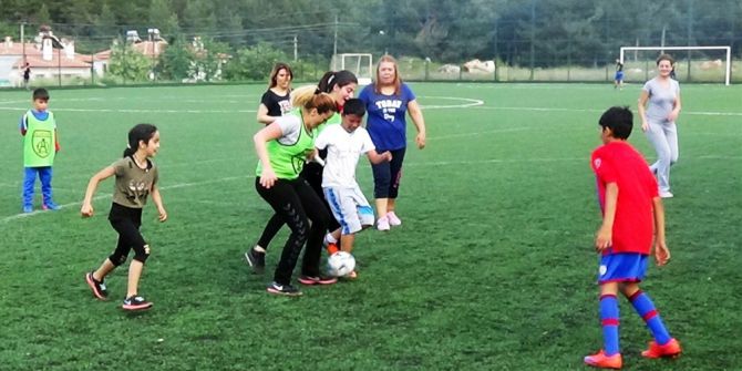 Anneler Oğullarına Karşı