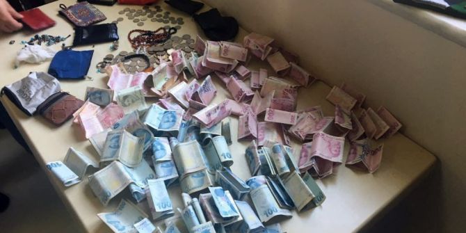 Dilencinin Üzerinden 14 Bin Tl Çıktı