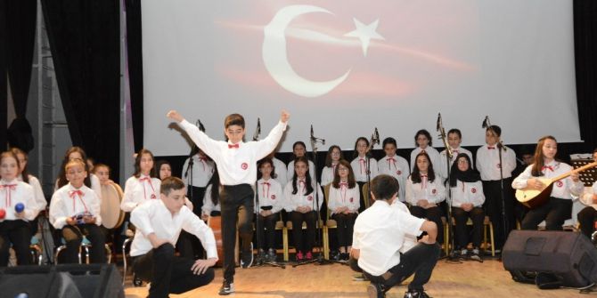 Öğrenciler 15 Temmuz’u Türkülerle Andı