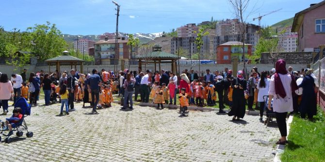 Başkan Asya Minik Öğrencilerle Fidan Dikti