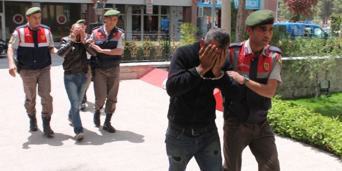 Hırsızlık Zanlıları Suçüstü Yakalandı