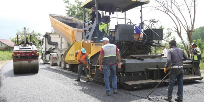 Akyazı’da Sıcak Asfalt Serim Çalışması Başladı