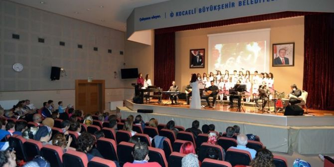 Çocuk Korosundan Anneler Gününe Özel Konser