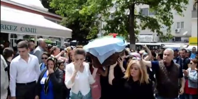 Cinayete Kurban Giden Kadının Cenazesini Kadınlar Omuzladı