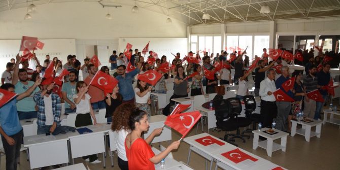 Söke’de Üniversite Öğrencileri Gençlik Bayramını Kutladı