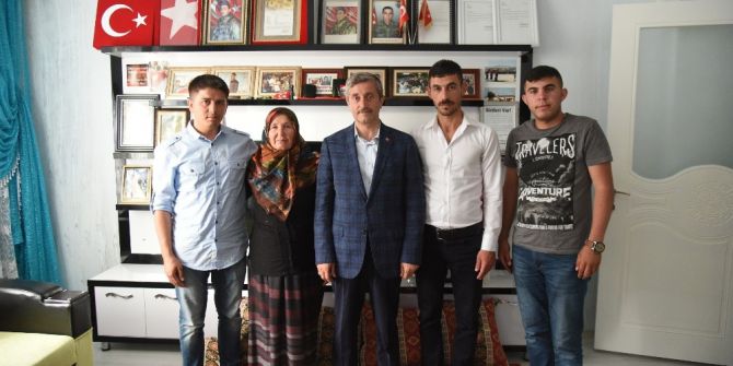 Başkan Mehmet Tahmazoğlu’ndan Şehit Annelerini Evlerinde Ziyaret Etti