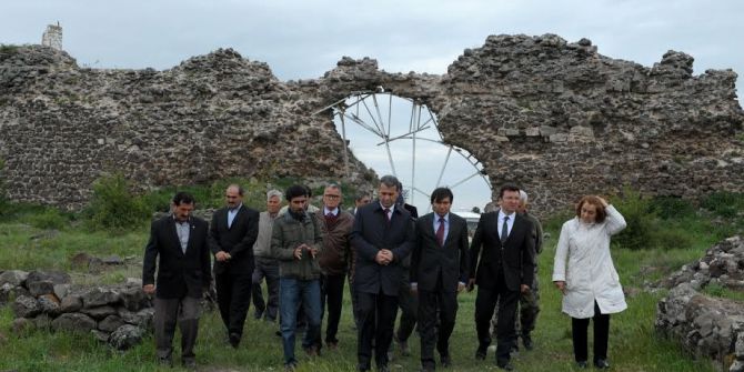 Vali Azmi Çelik, Karacaşehir Mahallesi’ni Ziyaret Etti