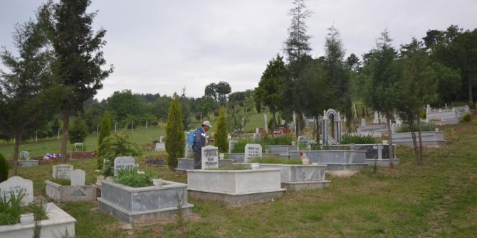 Pelitözü Mahallesi Mezarlığında Temizlik Çalışması