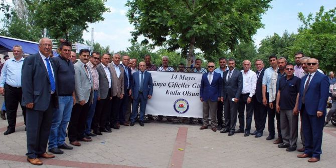 Salihli’de Çiftçiler Gününde 5 Bin Kişilik Lokma Hayrı