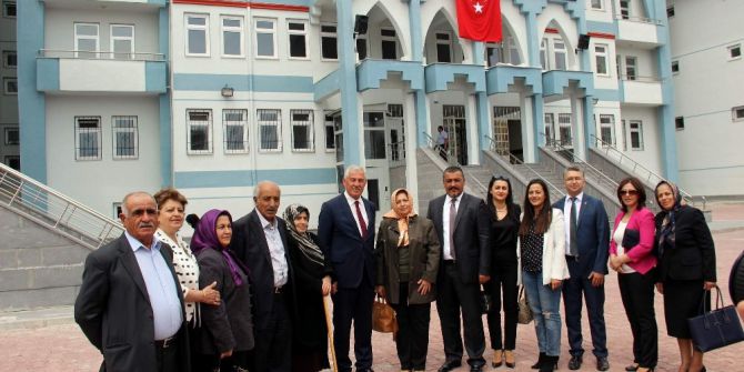 İşçi Maaşını Biriktirip Aldığı Arsayı Milli Eğitime Bağışladı