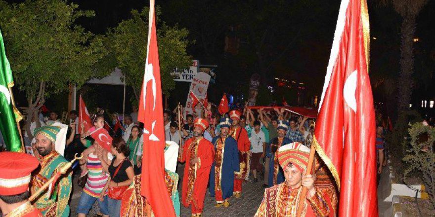 Köyceğiz’de Mehteran Eşliğinde Demokrasi Nöbeti